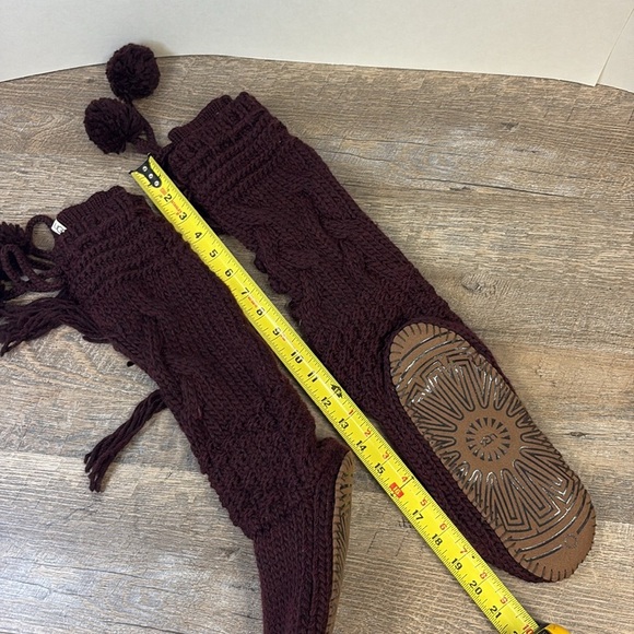 NEW UGG Fringed Cozy Slipper Socks -Burgundy - Picture 6 of 6